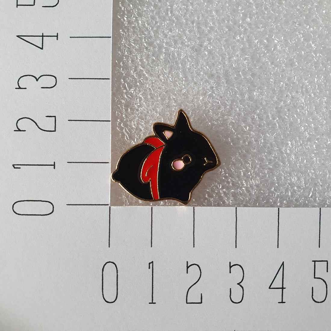Enamel pin - Zwart konijntje