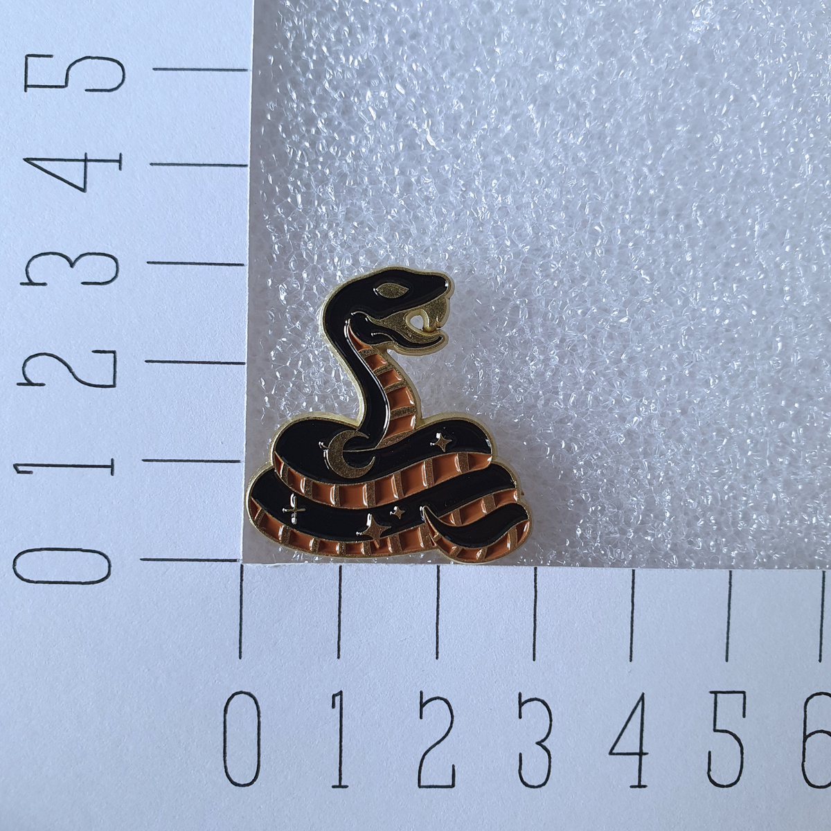Enamel pin - Zwarte slang