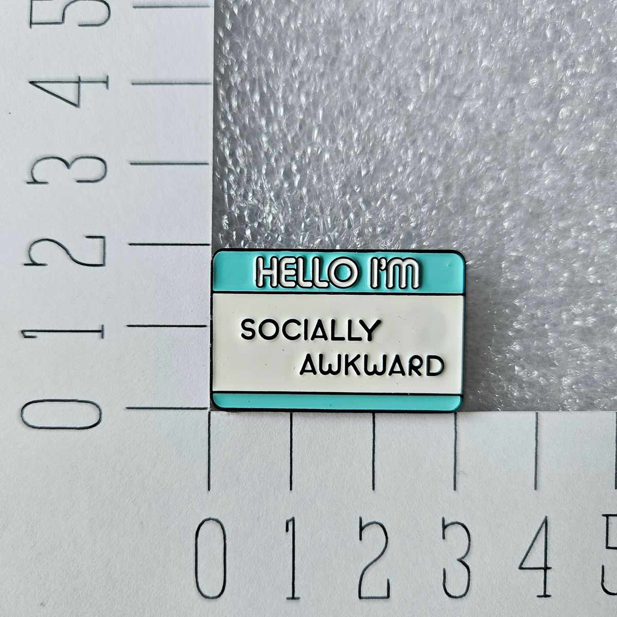 Enamel pin - hello i'm socially awkward