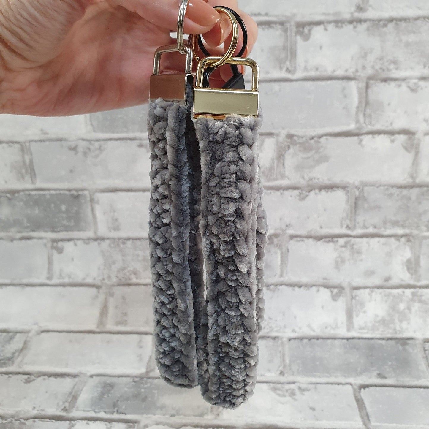 Gehaakte sleutelhanger - Grijs - Hobby en meer