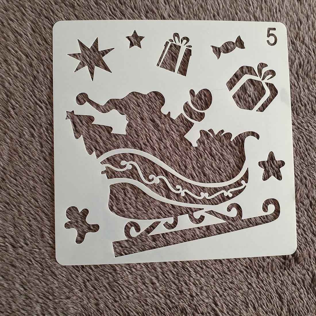 Hobby stencil Kerst - Arrenslee met cadeaus - 13 x 13