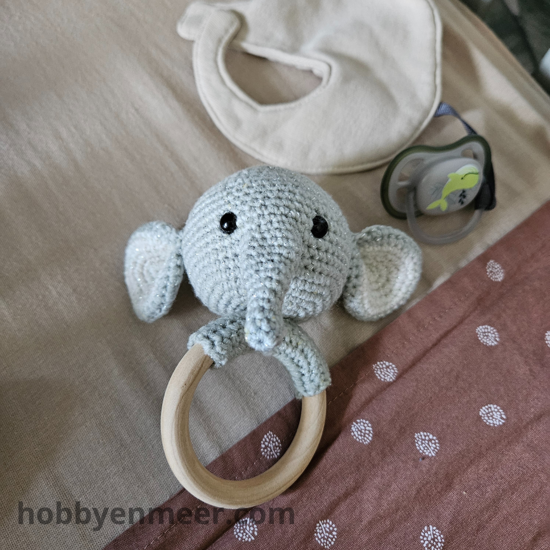 Olifantje op houten ring - Hobby en meer