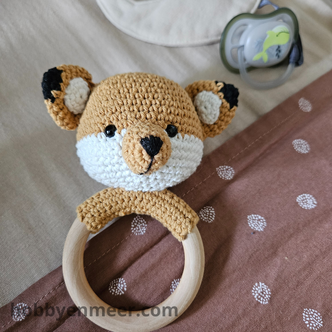 Vosje op houten ring - bruin - Hobby en meer