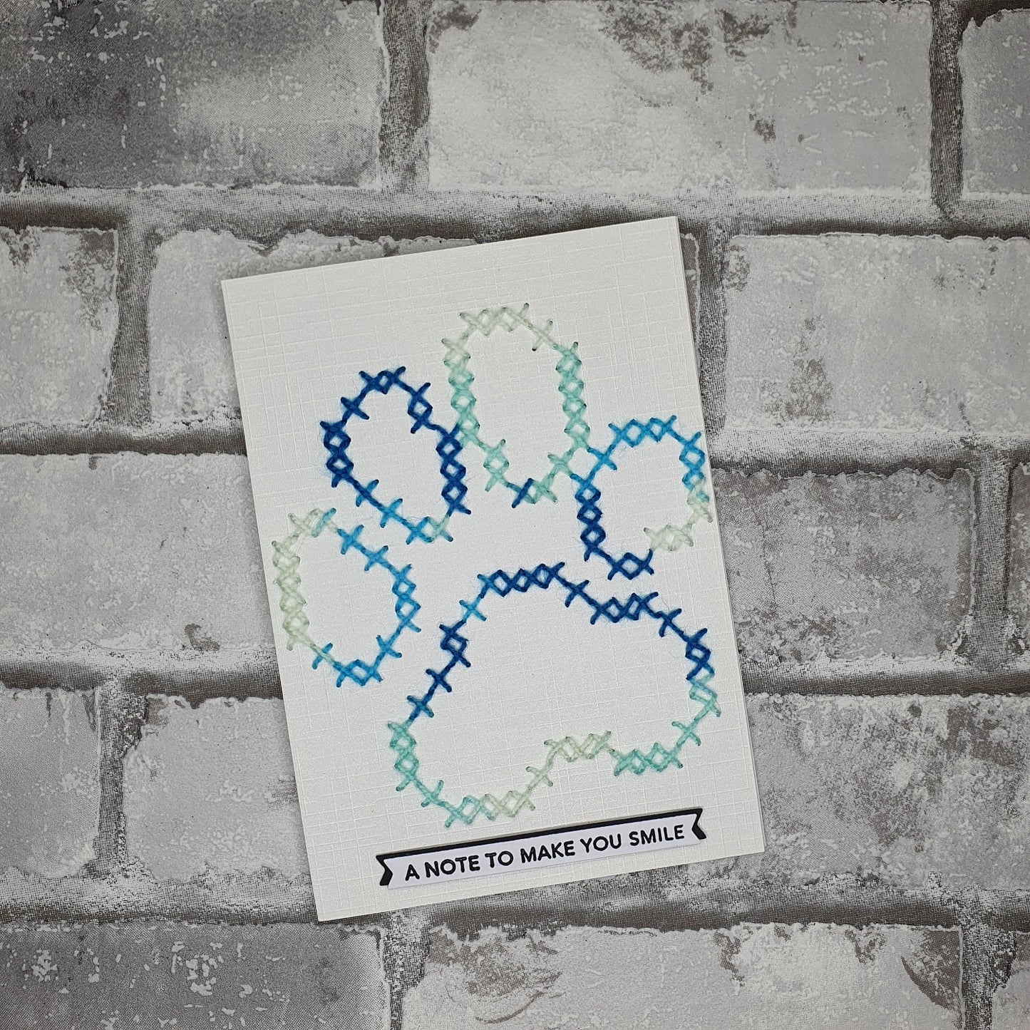 Zomaar een kaartje - Hondenpoot - geborduurd - A note to make you smile - Hobby en meer