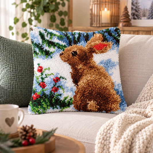Latch Hook Kussen Konijntje in de Sneeuw 43x43 cm – DIY Pakket