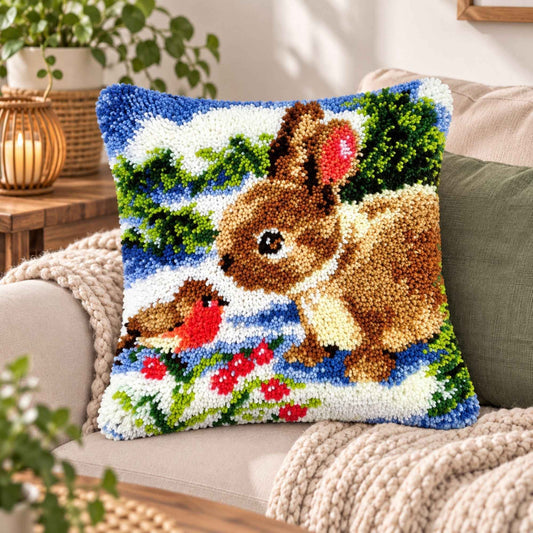 Latch Hook Kussen Konijntje & Roodborstje 43x43 cm – DIY Pakket