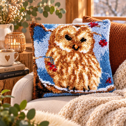 Latch Hook Kussen Uil in de Sneeuw - 43x43 cm – Compleet DIY Pakket