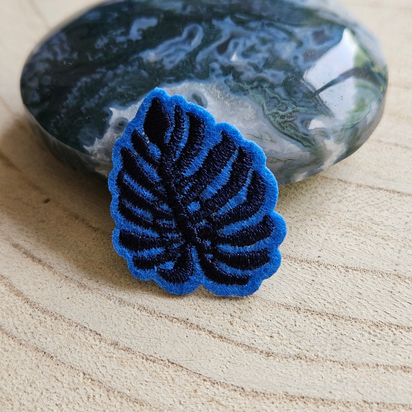 Strijk embleem - Iron on Patch - Blauw blad