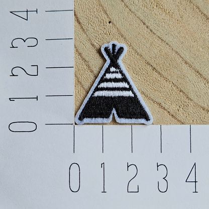 Strijk embleem - Iron on Patch - Zwarte tipi