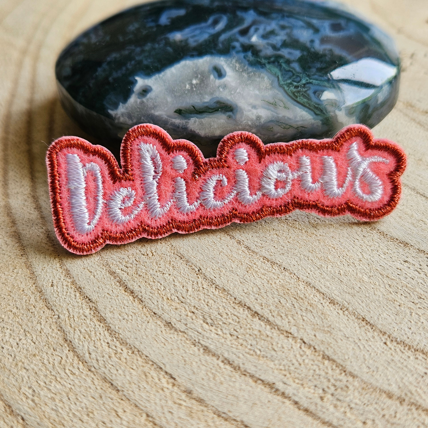 Strijk embleem - Iron on Patch - Tekst Delicious