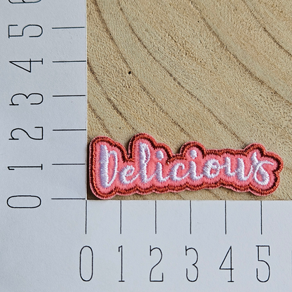 Strijk embleem - Iron on Patch - Tekst Delicious
