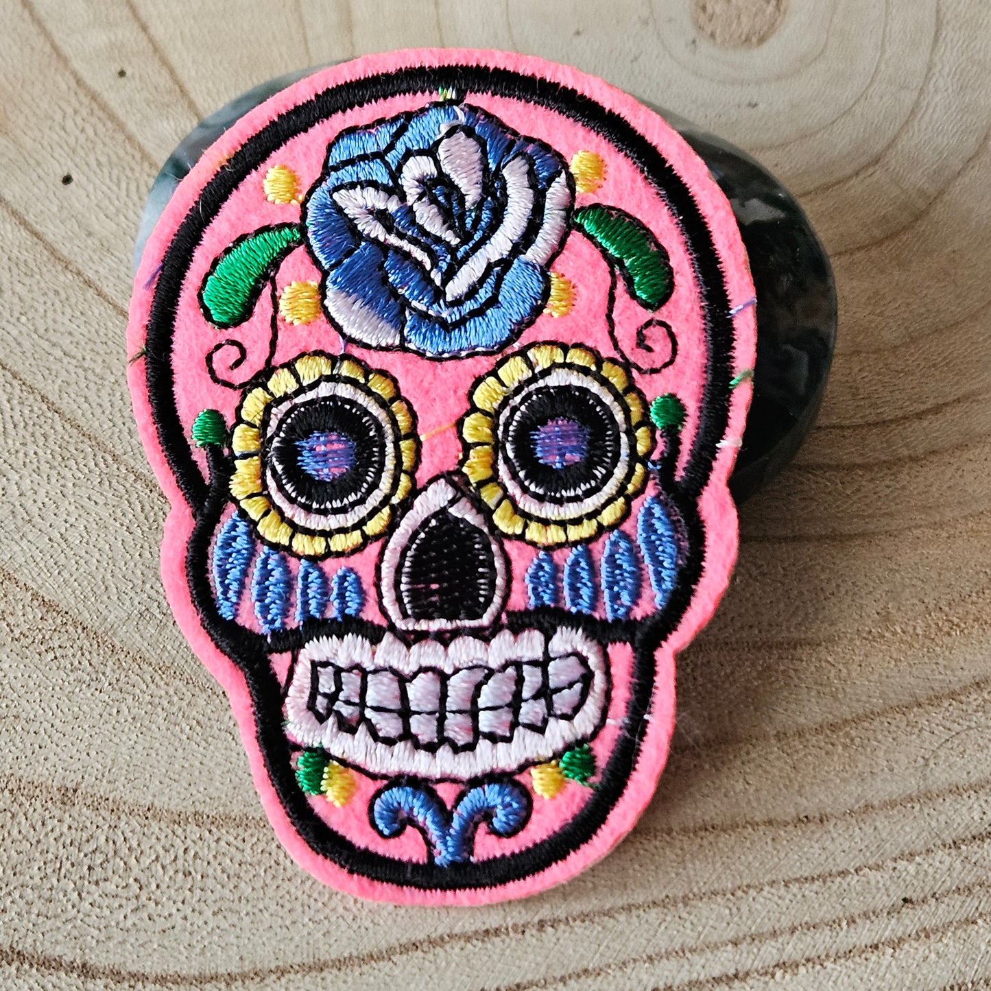 Strijk embleem - Iron on Patch -  Roze doodshoofd