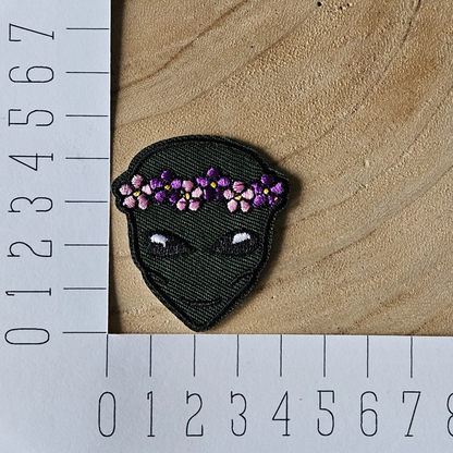 Strijk embleem - Iron on Patch -  Alien met bloemenkrans