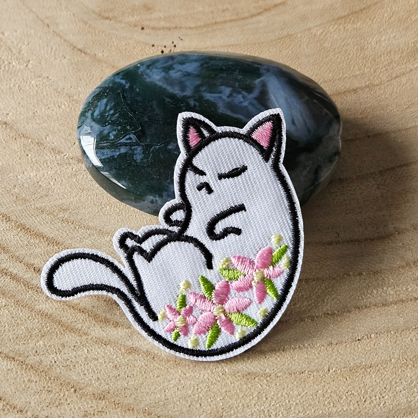 Strijk embleem - Iron on Patch - Witte kat met bloemen