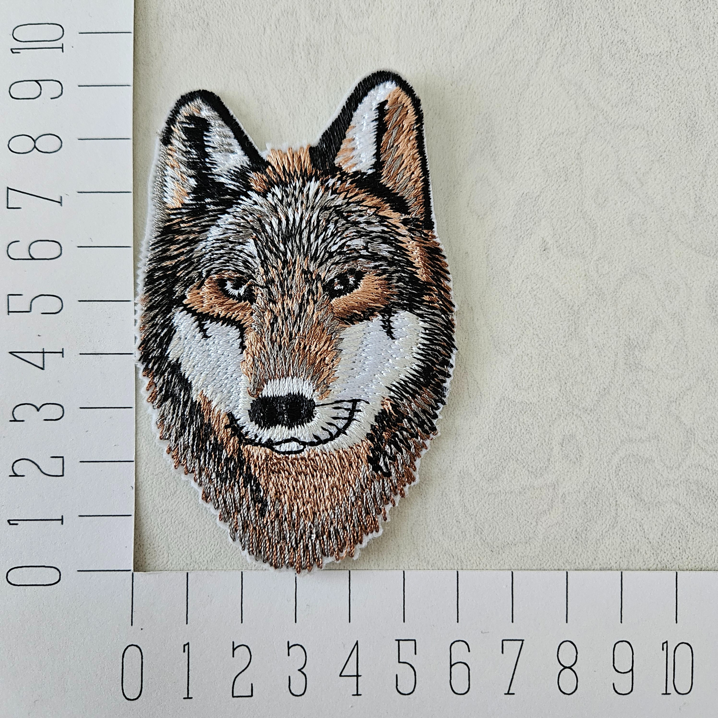 Strijk embleem  -  Iron on Patch - Wolf