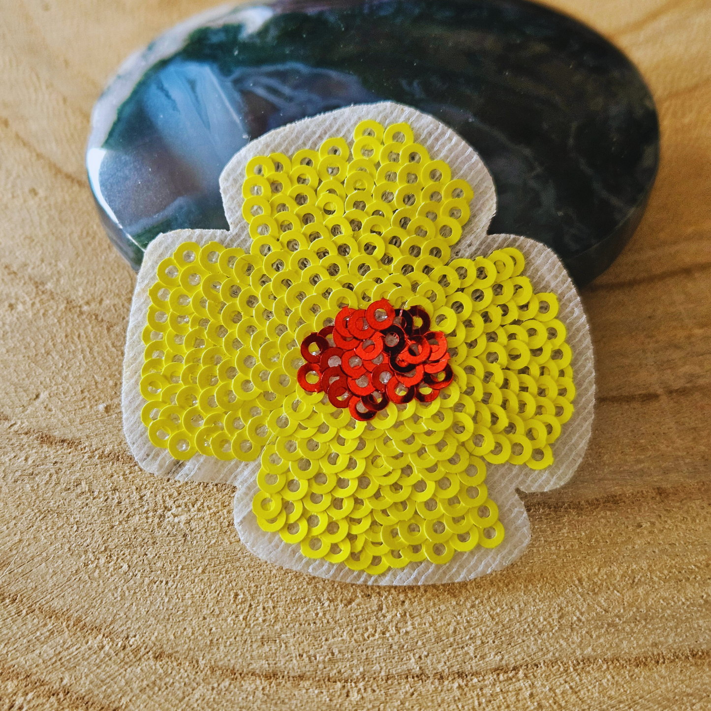 Strijk embleem  -  Iron on Patch - Gele pailletten bloem