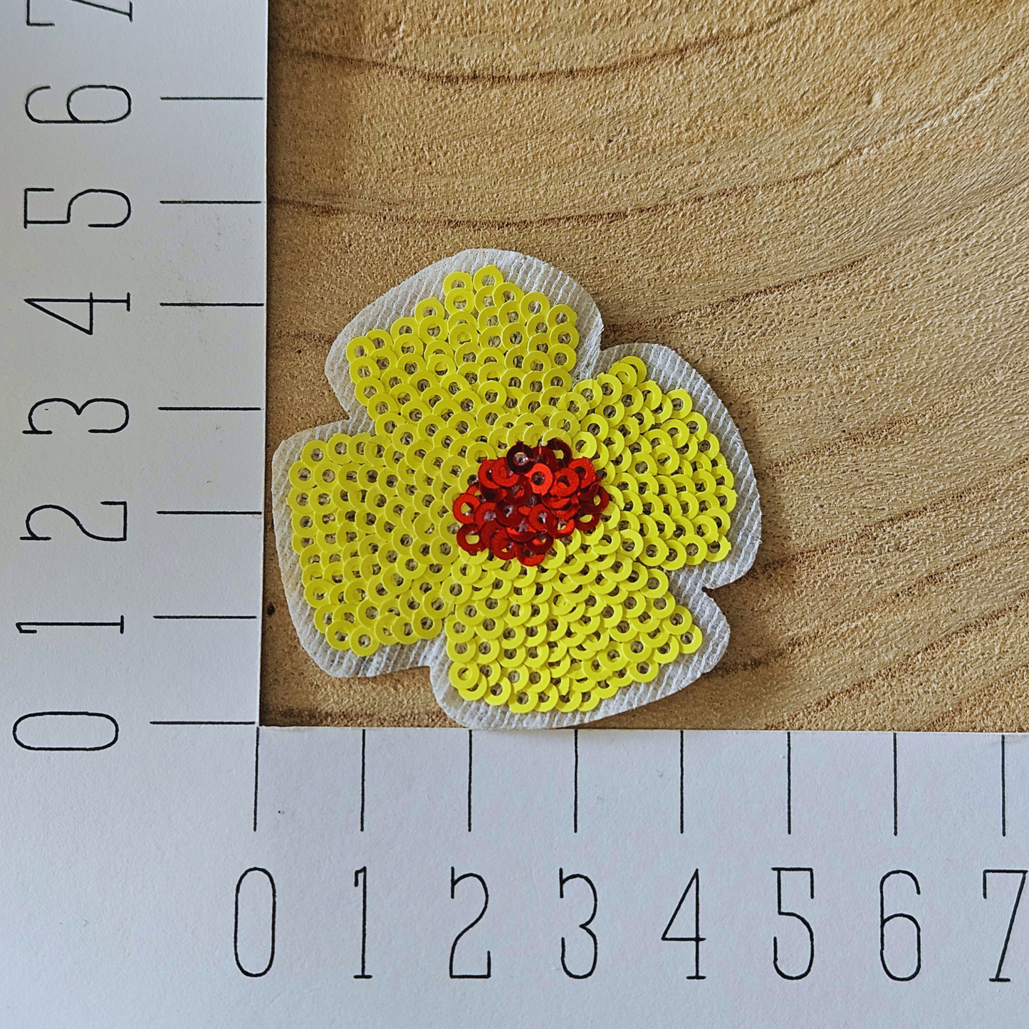 Strijk embleem  -  Iron on Patch - Gele pailletten bloem