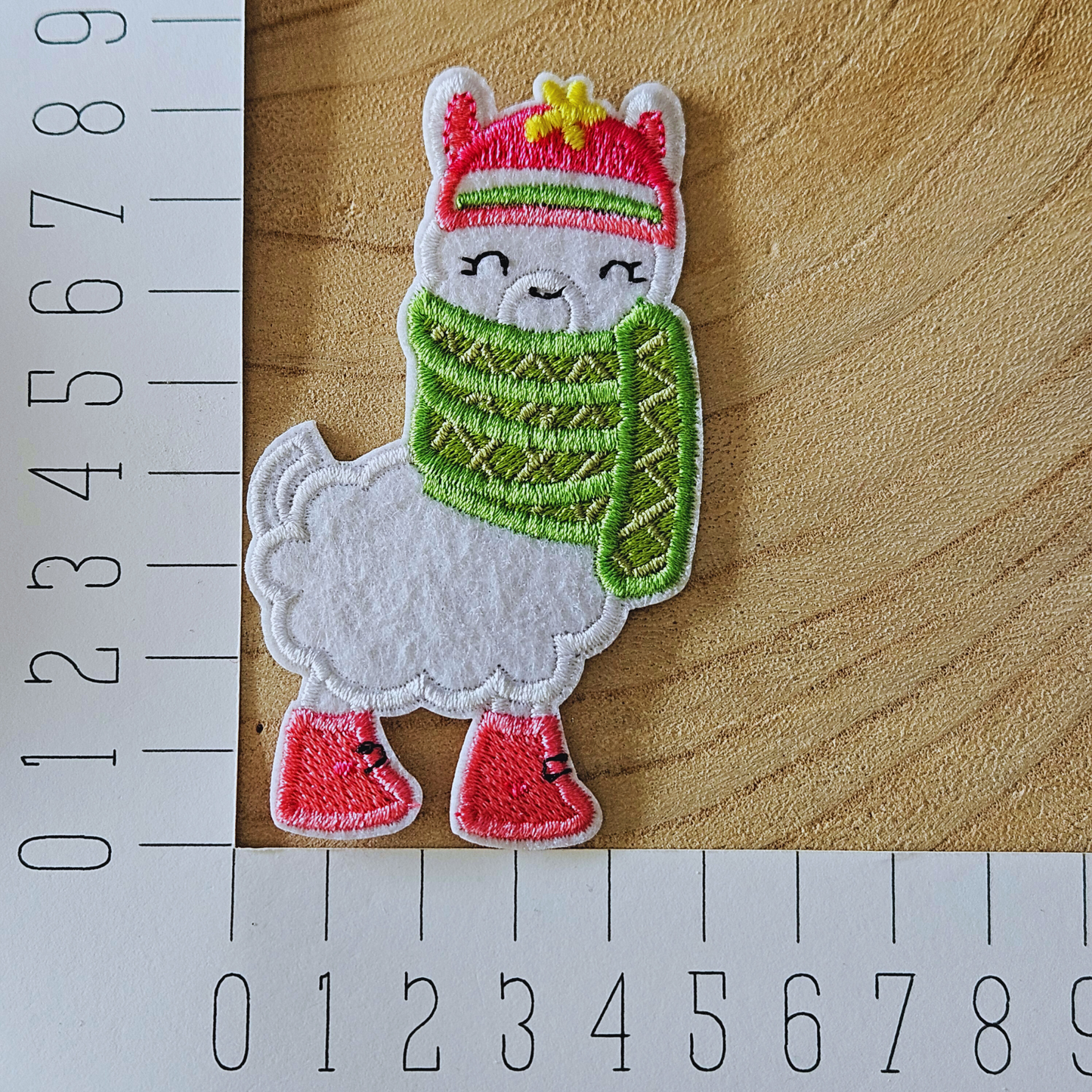 Strijk embleem  -  Iron on Patch - Alpaca met sjaal