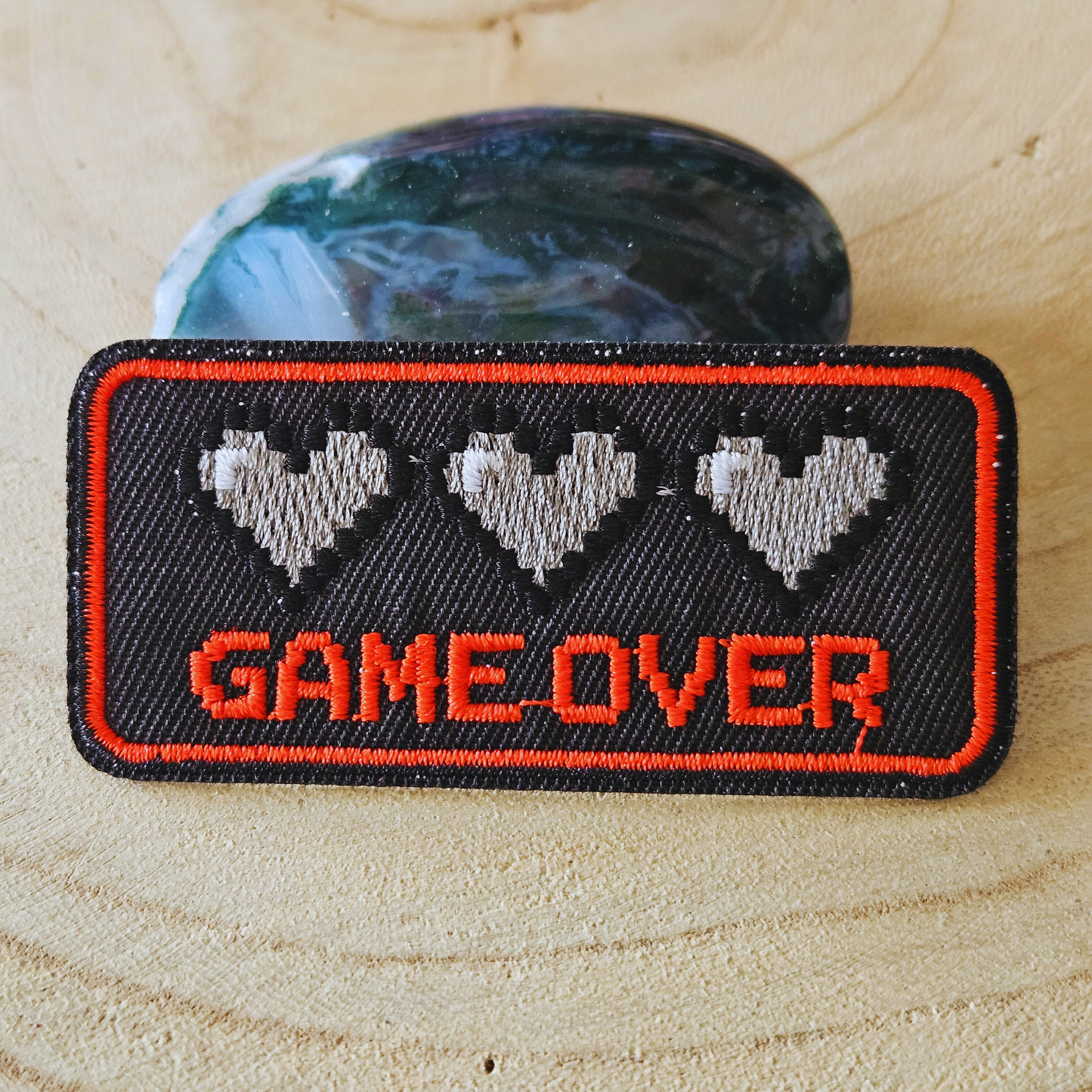 Strijk embleem  -  Iron on Patch - Game over met hartjes