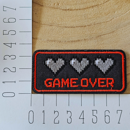 Strijk embleem  -  Iron on Patch - Game over met hartjes