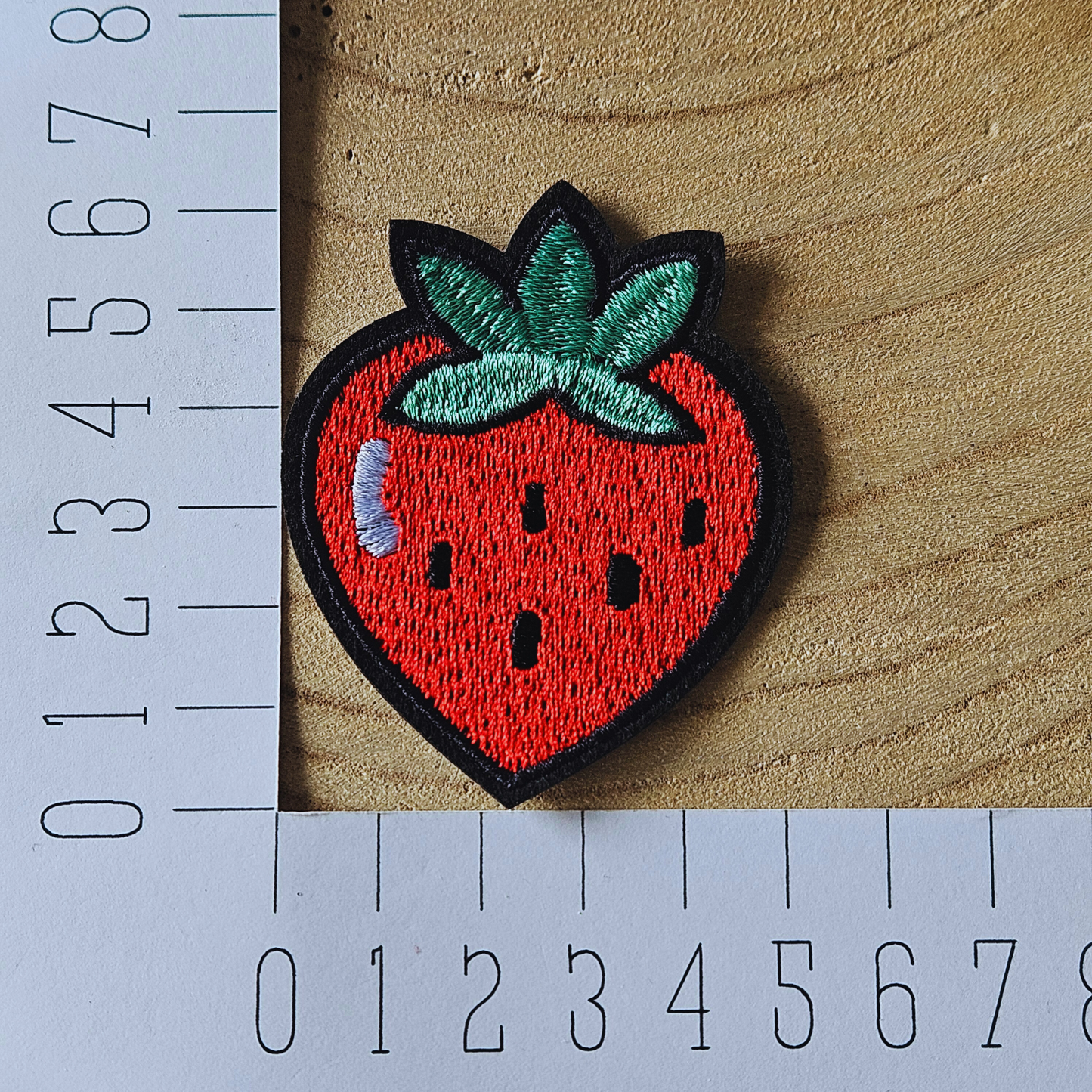 Strijk embleem  -  Iron on Patch - Aardbei