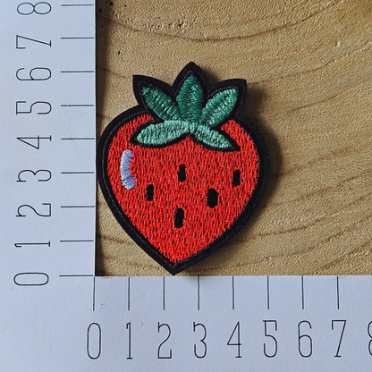 Strijk embleem  -  Iron on Patch - Aardbei