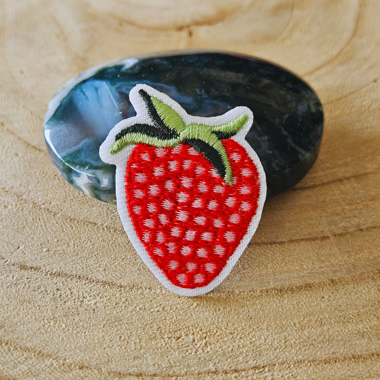 Strijk embleem  -  Iron on Patch - Aardbei