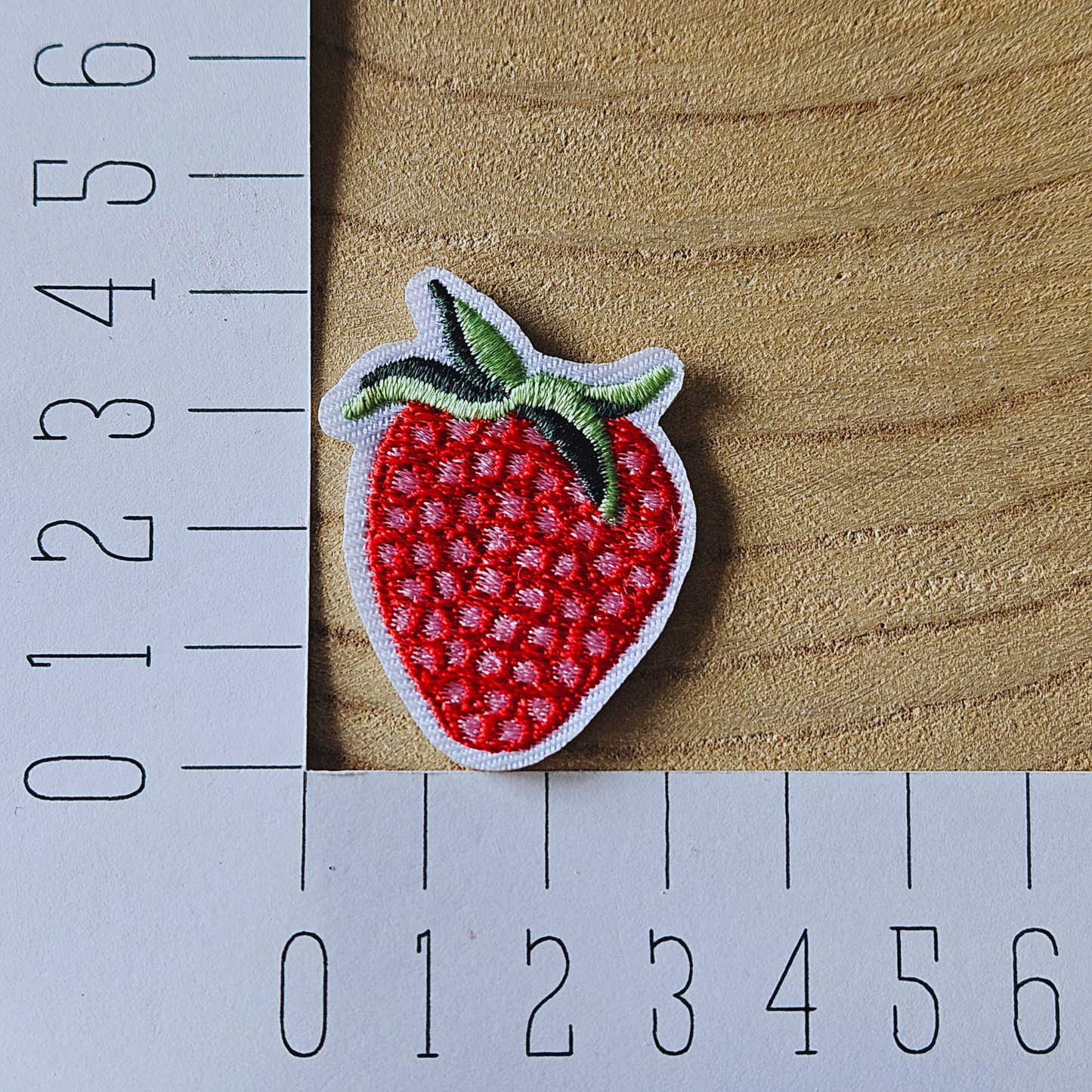 Strijk embleem  -  Iron on Patch - Aardbei