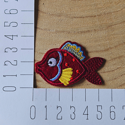 Strijk embleem  -  Iron on Patch - Vis donker rood