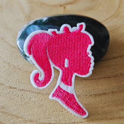 Strijk embleem  -  Iron on Patch - Roze vrouw met kroon
