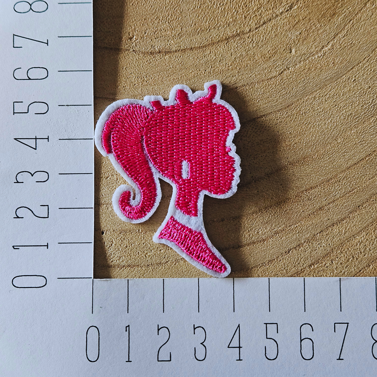 Strijk embleem  -  Iron on Patch - Roze vrouw met kroon