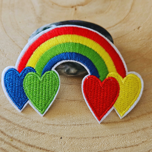 Strijk embleem  -  Iron on Patch - Regenboog met hartjes
