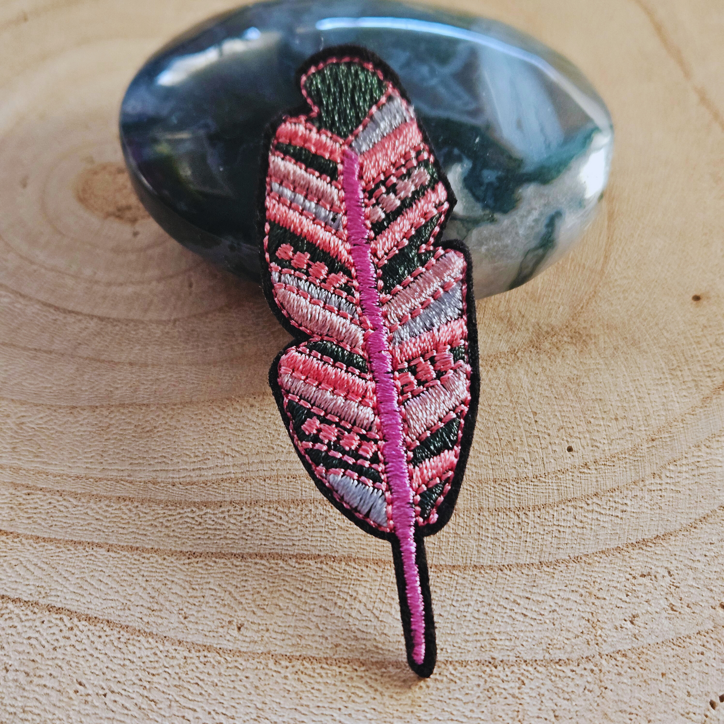 Strijk embleem  -  Iron on Patch - Roze veer