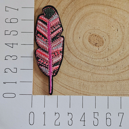 Strijk embleem  -  Iron on Patch - Roze veer