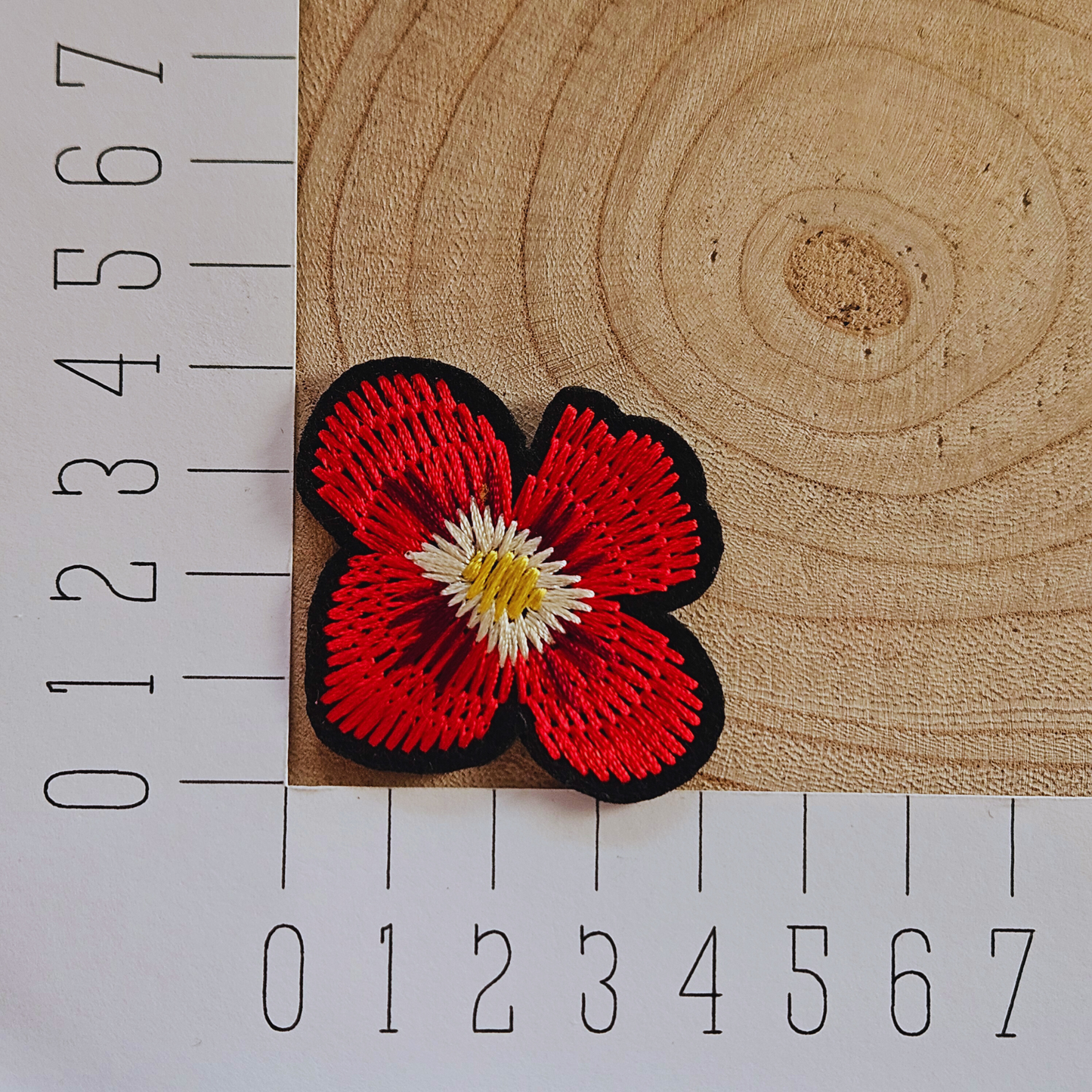 Strijk embleem  -  Iron on Patch - Rode bloem