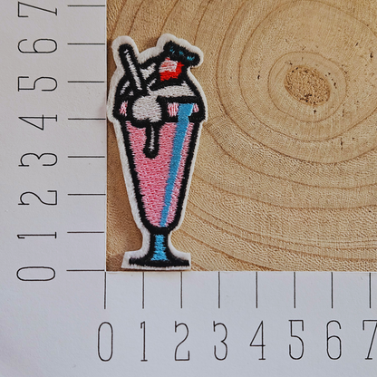 Strijk embleem  -  Iron on Patch - Milkshake