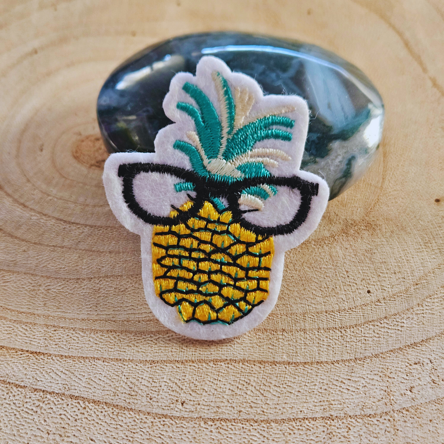 Strijk embleem  -  Iron on Patch - Ananas met bril