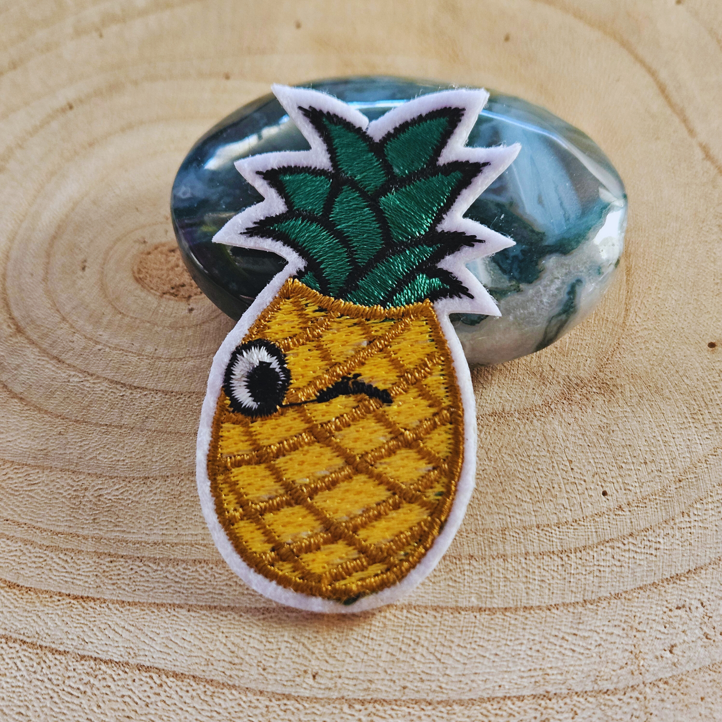 Strijk embleem  -  Iron on Patch - Ananas knopoog
