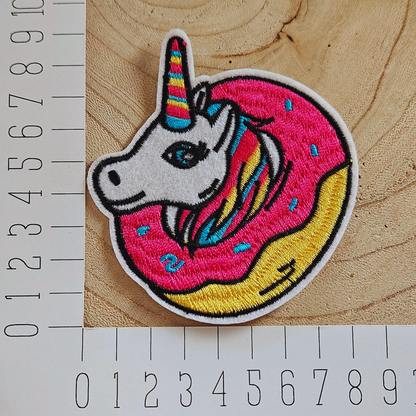 Strijk embleem  -  Iron on Patch - Eenhoorn donut