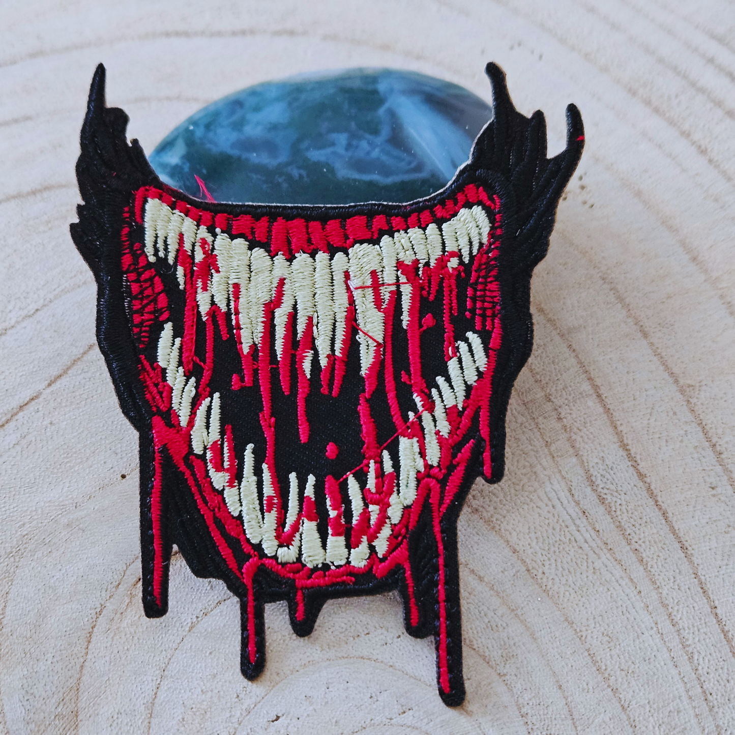 Strijk embleem  -  Iron on Patch - Mond met tanden