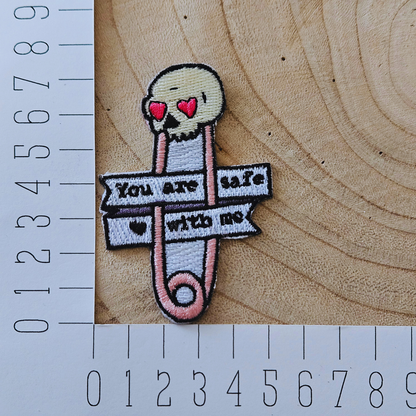 Strijk embleem  -  Iron on Patch - Veiligheidsspeldje