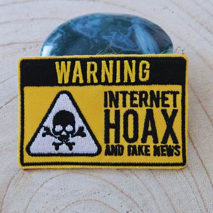 Strijk embleem  -  Iron on Patch - Warning internet hoax and fake news