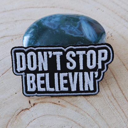 Strijk embleem  -  Iron on Patch - Don't stop believin'