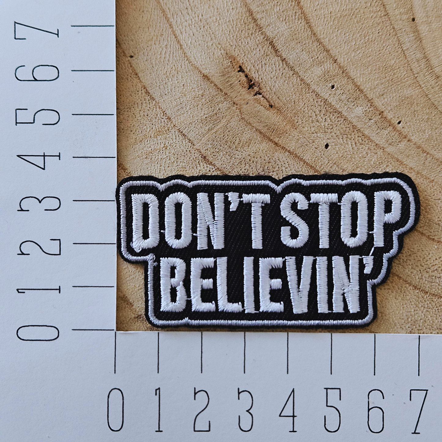 Strijk embleem  -  Iron on Patch - Don't stop believin'