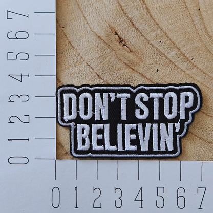 Strijk embleem  -  Iron on Patch - Don't stop believin'