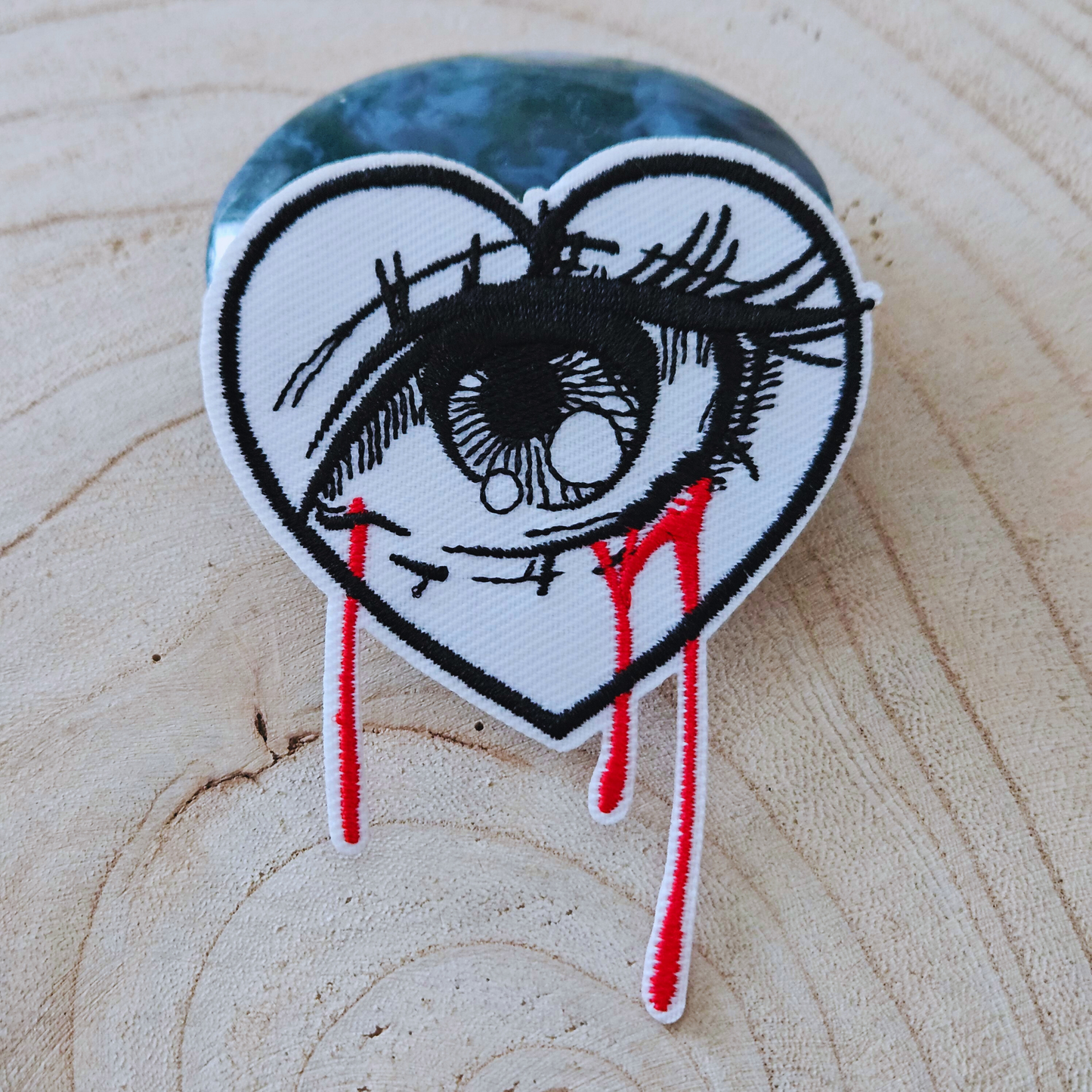 Strijk embleem  -  Iron on Patch - Hart huilend oog