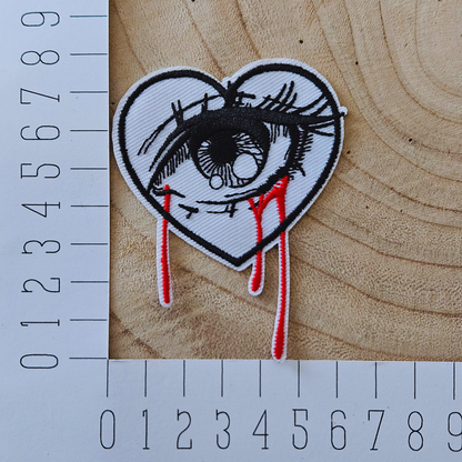 Strijk embleem  -  Iron on Patch - Hart huilend oog
