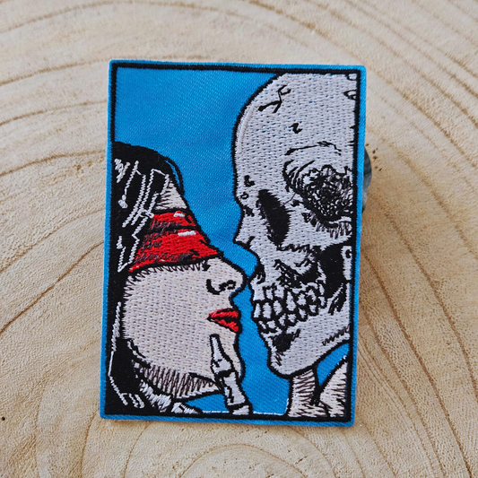 Strijk embleem  -  Iron on Patch - Vrouw met skelet
