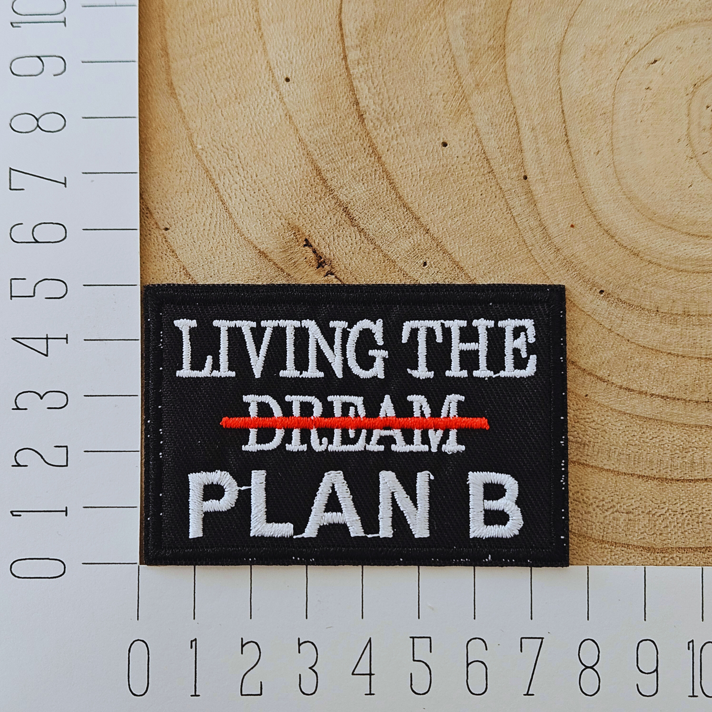 Strijk embleem  -  Iron on Patch - Living the plan B