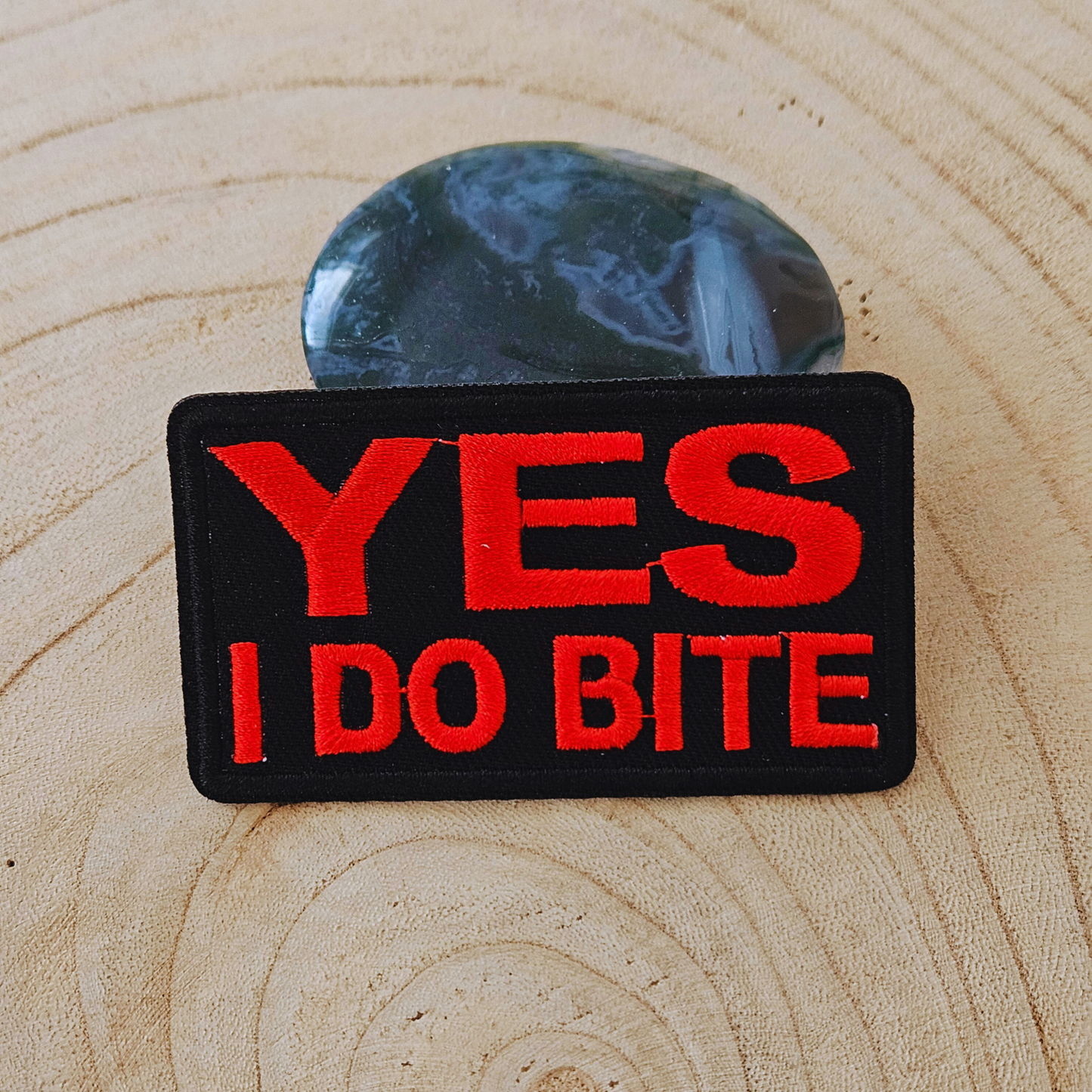 Strijk embleem  -  Iron on Patch - Yes i do bite